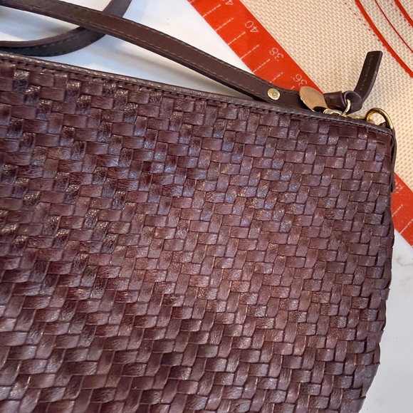 Retired color CLARE V Petit Moyen Crossbody Bag in burgundy. - Picture 4 of 16